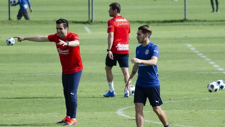 Michel Leaño en práctica con Chivas 