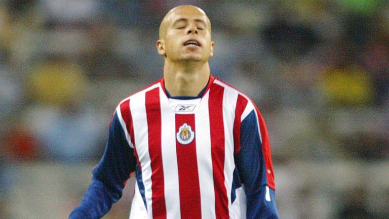 Bofo Bautista se lamenta en juego de Chivas