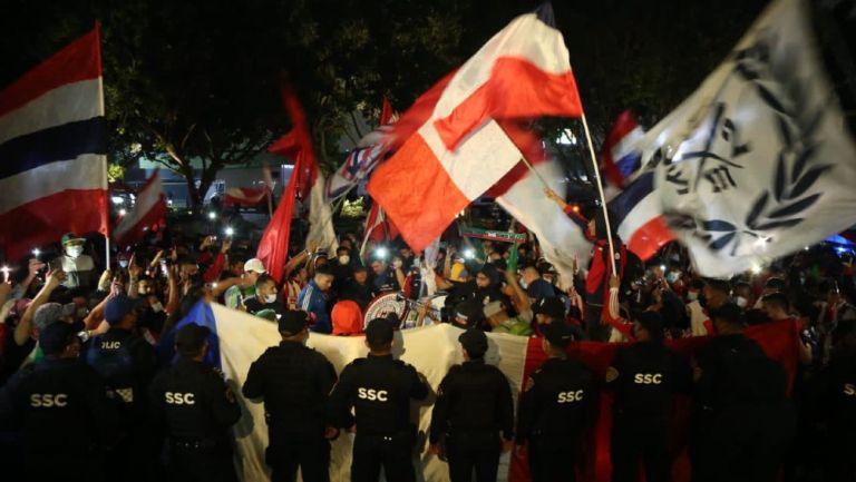 Afición de Chivas se manifestó en la Ciudad de México