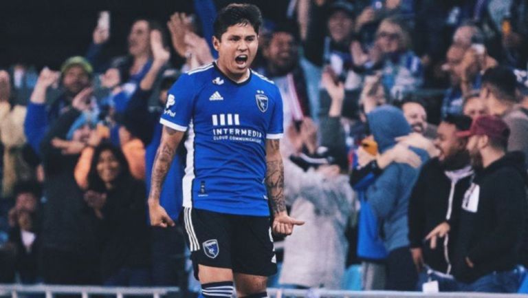 Chofis Lópe festeja un gol con el Earthquakes de San José