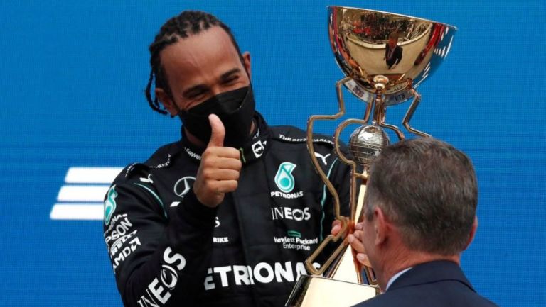 Lewis Hamilton en acción en festejo