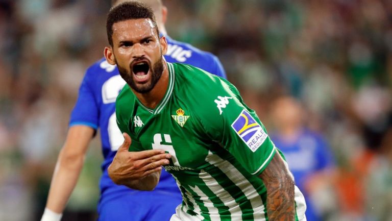 Willian José celebra anotación con el Real Betis