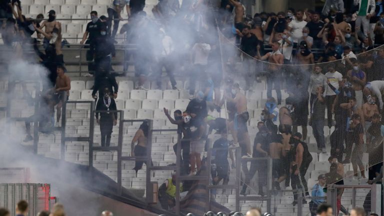 Radicales en la tribuna del Stade Vélodrome