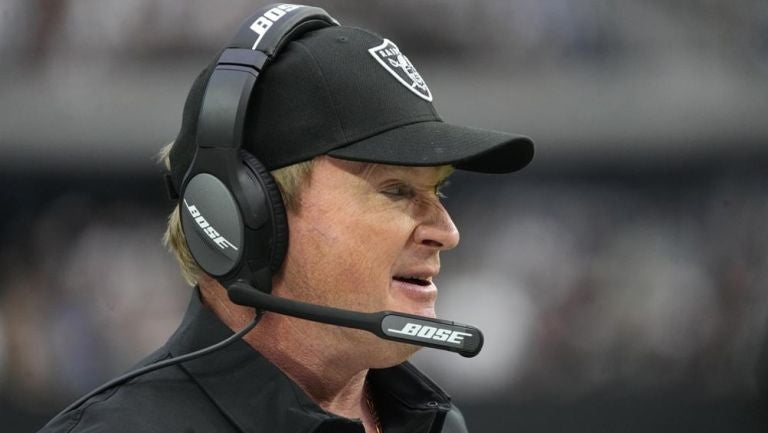 Jon Gruden en acción con los Raiders