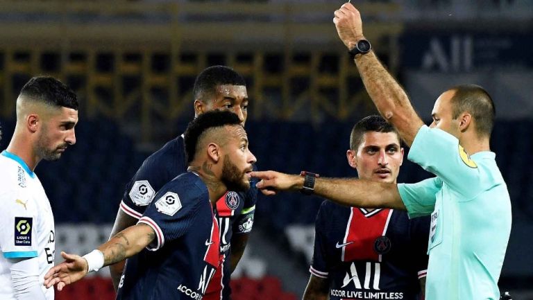 Ligue 1: Árbitros aceptarían usar micrófonos durante juegos