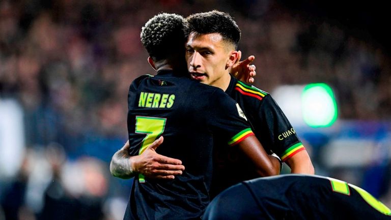 Jugadores del Ajax celebran gol vs Heerenveen