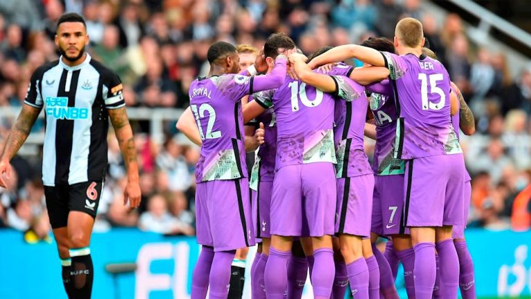 Jugadores del Tottenham celebran un gol