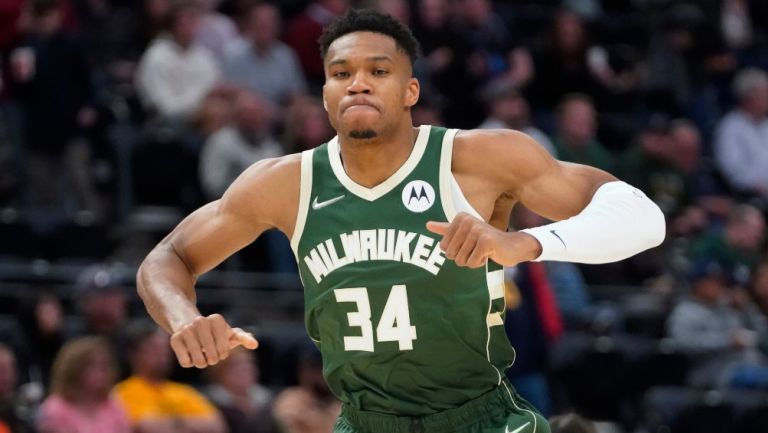 Giannis Antetokounmpo en festejo