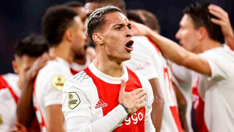 Antony celebrando en la goleada del Ajax