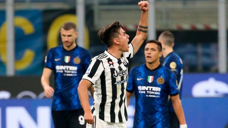 Paulo Dybala en festejo con la Juventus