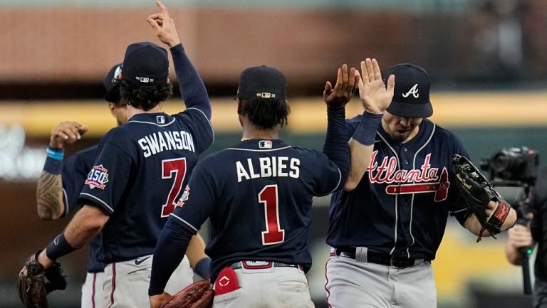 El uniforme de los Bravos para el Juego 1