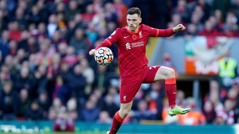 Andy Robertson durante un partido con el Liverpool