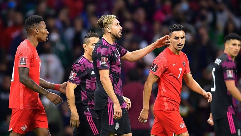 Héctor Herrera en el juego ante Canadá