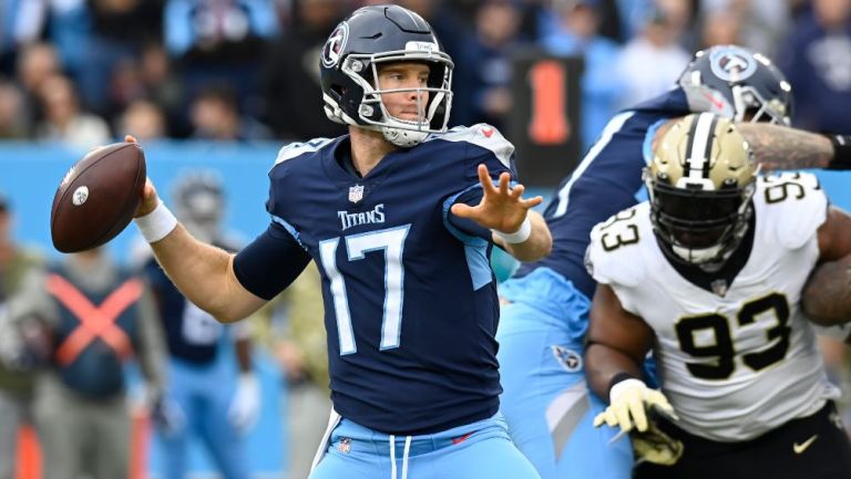 Ryan Tannehill en acción con Titans