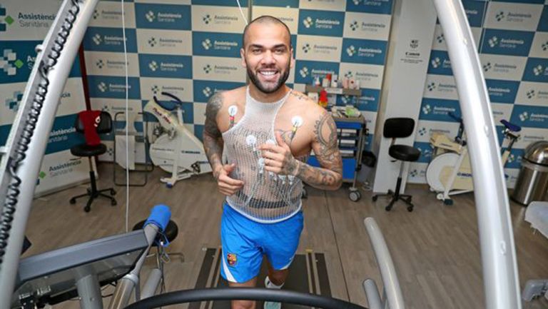 Dani Alves en revisión médica