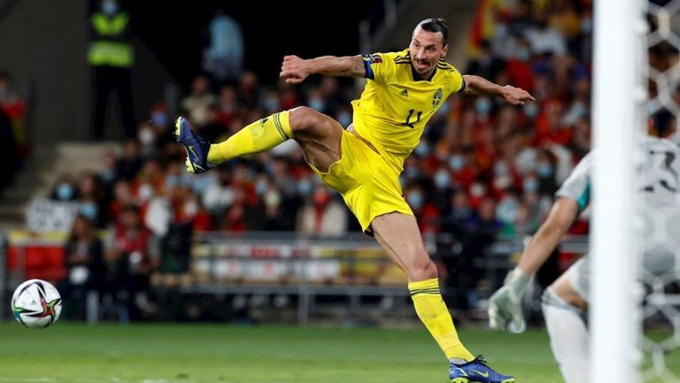 Ibrahimovic durante un partido con Suecia