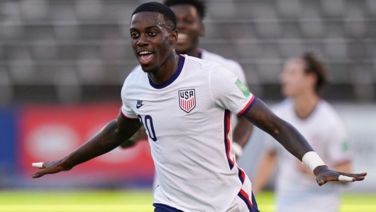 Timothy Weah en festejo con Estados Unidos