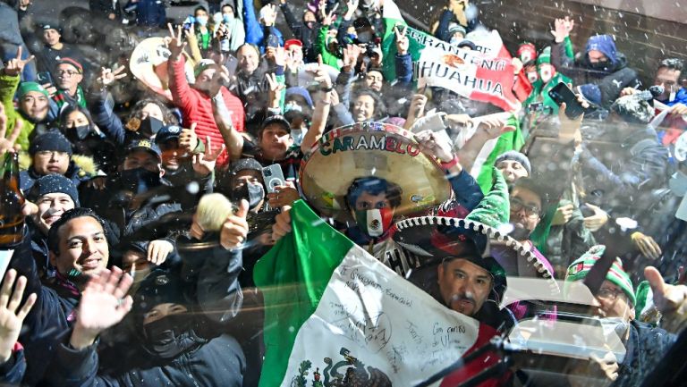 Selección Mexicana: Afición recibió al Tricolor con serenata en Edmonton a pesar del frío