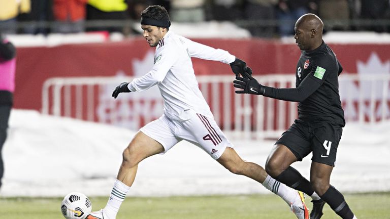 Raúl Jiménez en el Canadá vs México 