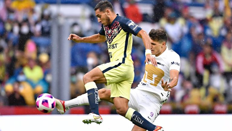 América frente a Pumas en el Estadio Azteca