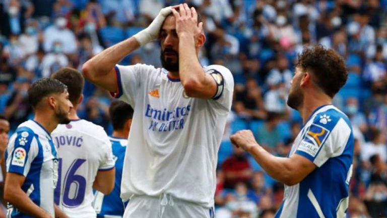 Benzema reacciona durante partido del Real Madrid frente al Espanyol