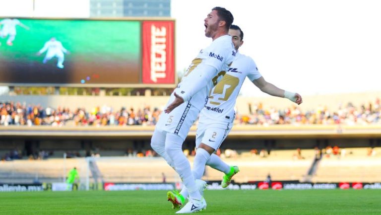 Arturo Ortiz en festejo con Pumas