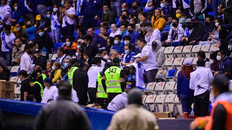 Video: Pleito entre aficionados de Puebla y León, tras la Ida de los Cuartos de Final