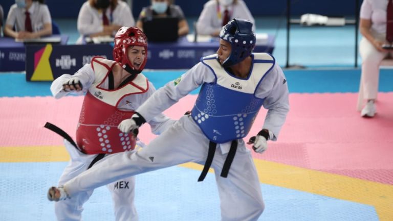 Juan Pablo Esquivel ganó plata en taekwondo