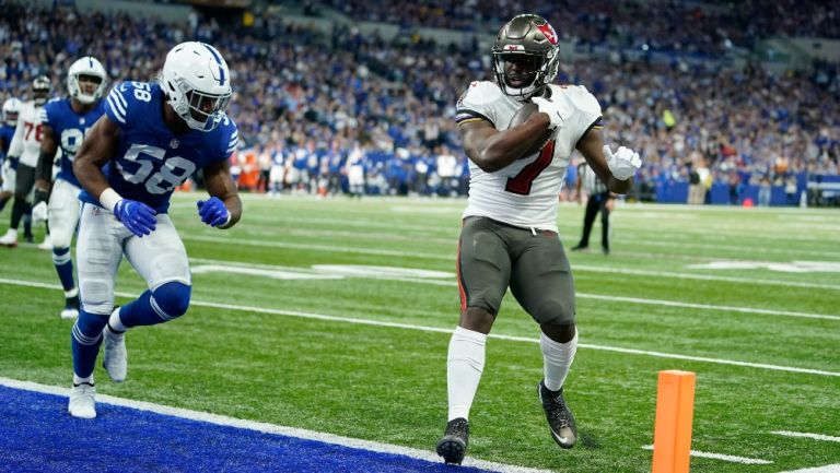 NFL: Tampa Bay remontó a Indianapolis con cuatro anotaciones de Leonard Fournette