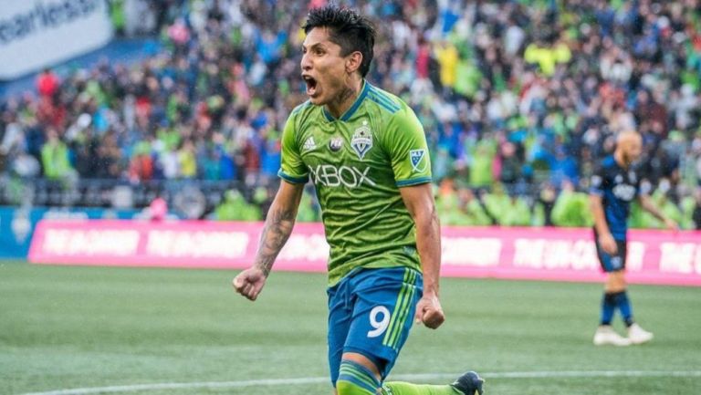 Raúl Ruidíaz en un partido del Seattle Sounders