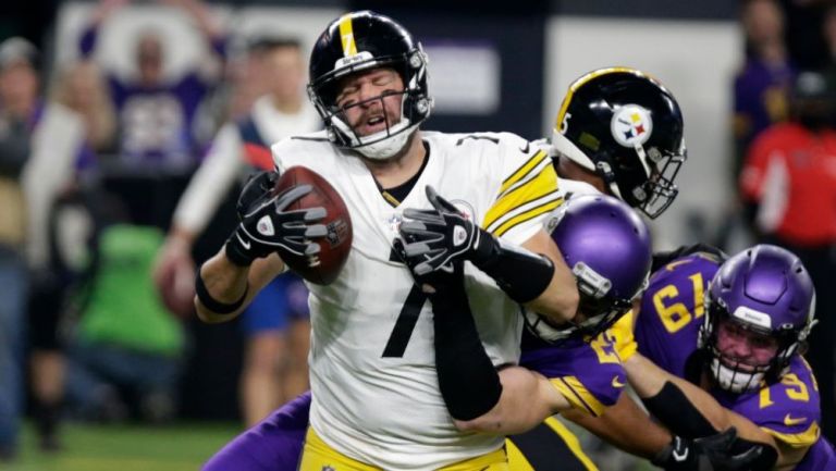 Ben Roethlisberger siendo capturado por Harrison Smith