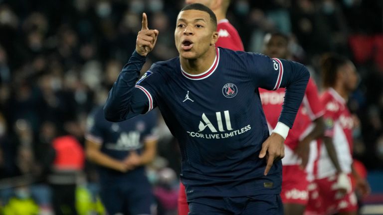 Kylian Mbappé festeja un gol con el PSG