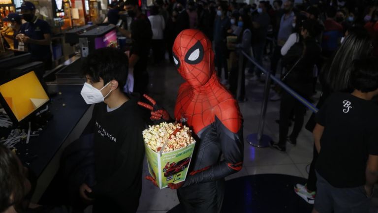 Spider-Man: No Way Home: Roban boletos de cine a joven tras presumir código  QR en redes