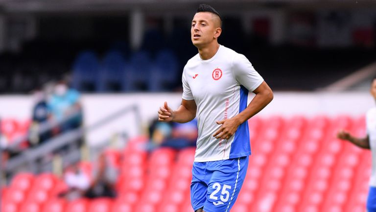 Alvarado durante un entrenamiento con Cruz Azul 