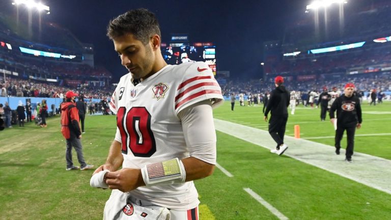 Jimmy Garoppolo durante un partido con 49ers