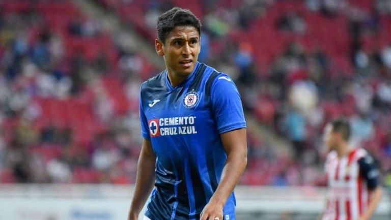 Luis Romo en un partido del Cruz Azul