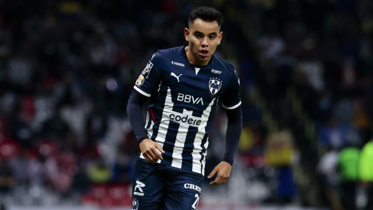 Carlos Rodríguez jugando partido con Monterrey en la Liga MX