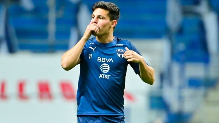 Ponchito González en acción con Rayados