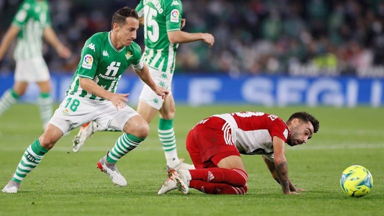 Andrés Guardado durante un partido con el Betis