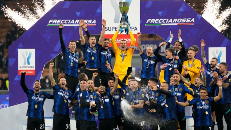 Inter levanta la Supercopa de Italia 