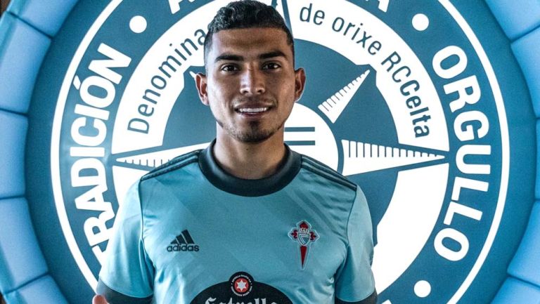 Orbelín Pineda posa con la camiseta del Celta 