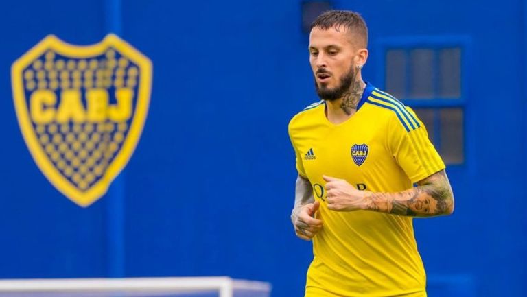 Darío Benedetto entrenando con el equipo de Boca Juniors