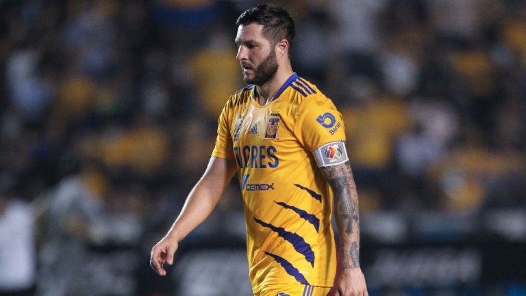 André-Pierre Gignac jugando partido con Tigres en la Liga MX