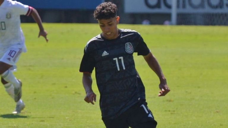 Alejandro Viniegra durante su convocatoria con México Sub-20