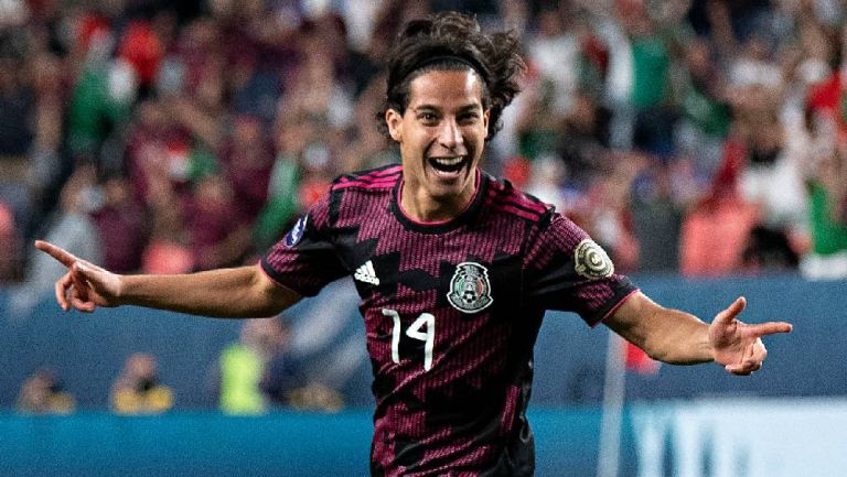 Diego Lainez festejando gol con la Selección Mexicana