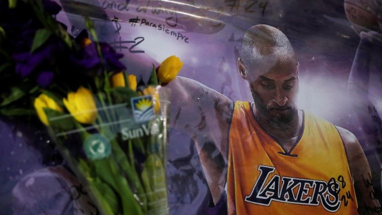 Mural en memoria de Kobe Bryant en Los Ángeles, California