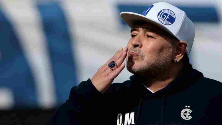 Mujer se hizo un tatuaje del DNI de Maradona 