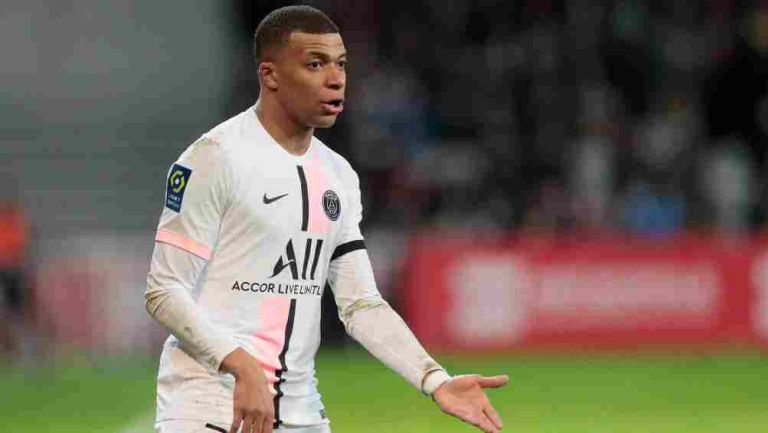 Mbappé en un partido con el PSG 