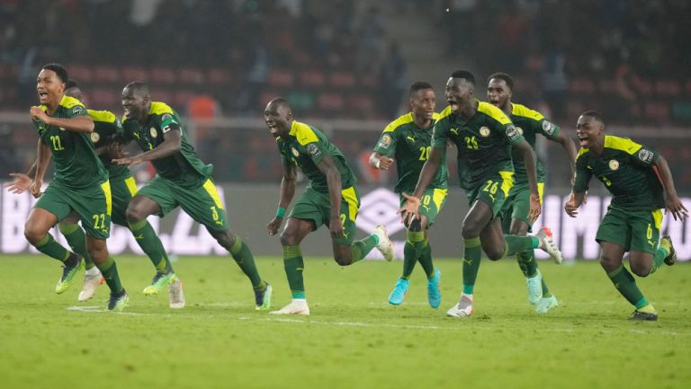 Jugadores de Senegal en festejo 