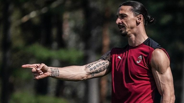 Zlatan Ibrahimović entrenando con el AC Milan